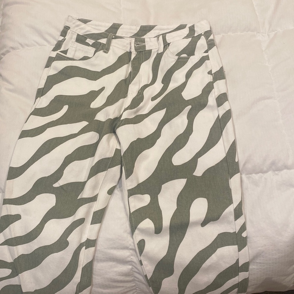 Patterned jeans